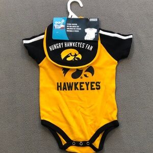 Iowa Hawkeyes 3 Pc Baby Set Creeper Bib Booties Fits 12-18 Months NEW Pls Read